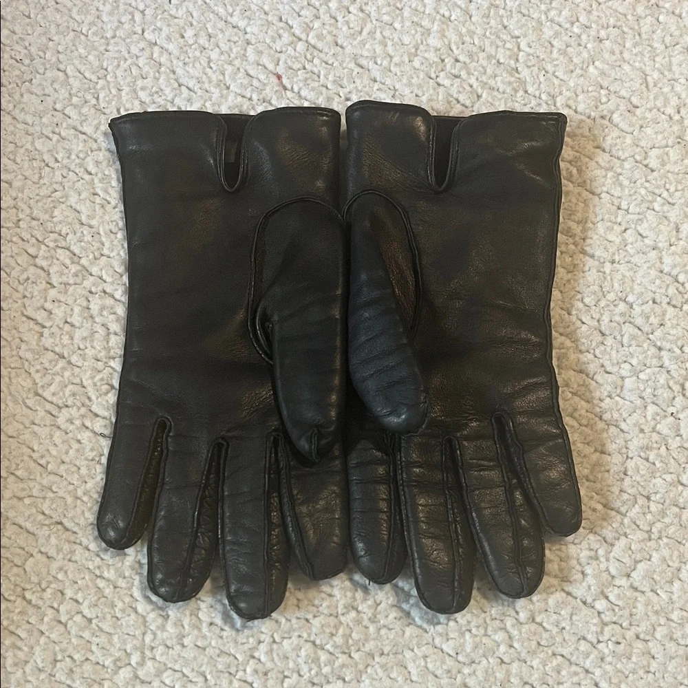 Gucci Black Leather Gloves with Embossed Logo - Picture 3 of 3